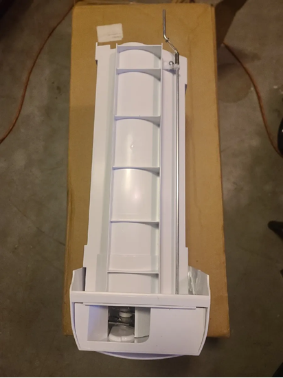 Picture of Frigidaire Ice Containier Assy - Part# 5304522722